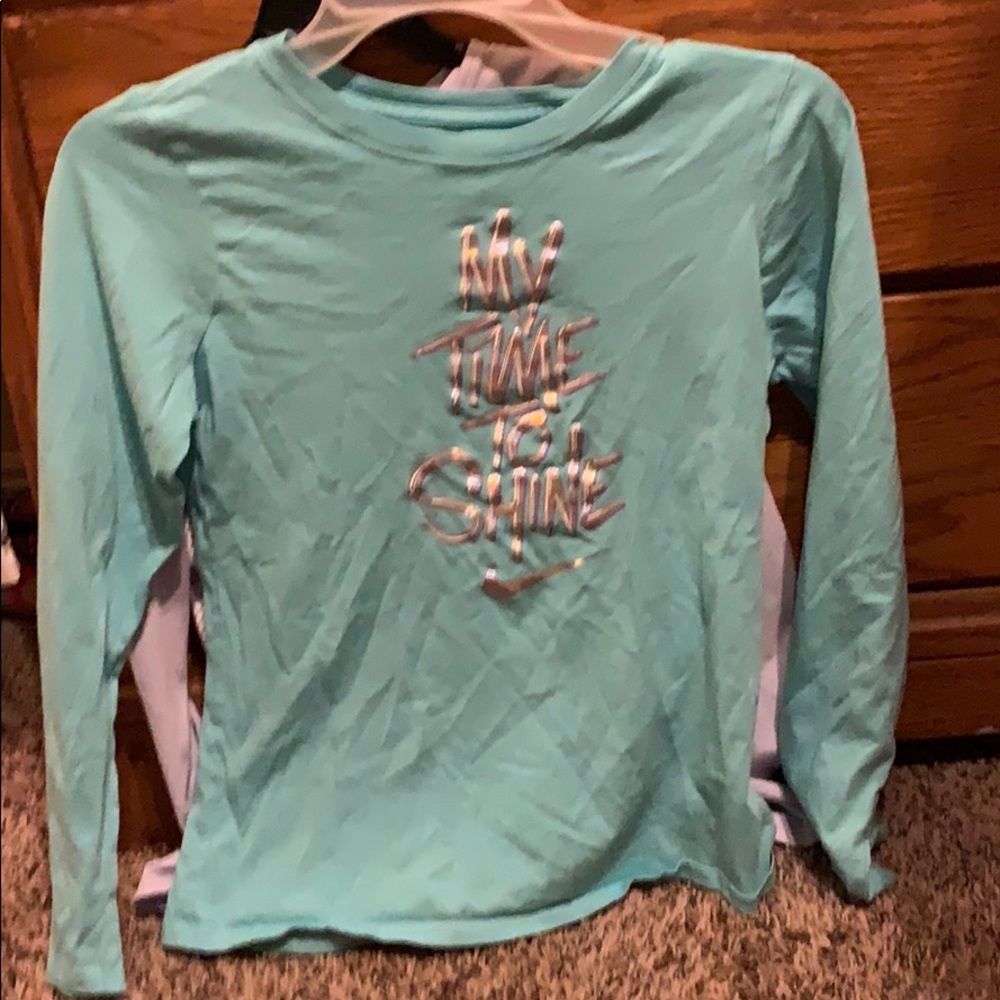 2 shirts - Picture 5 of 8